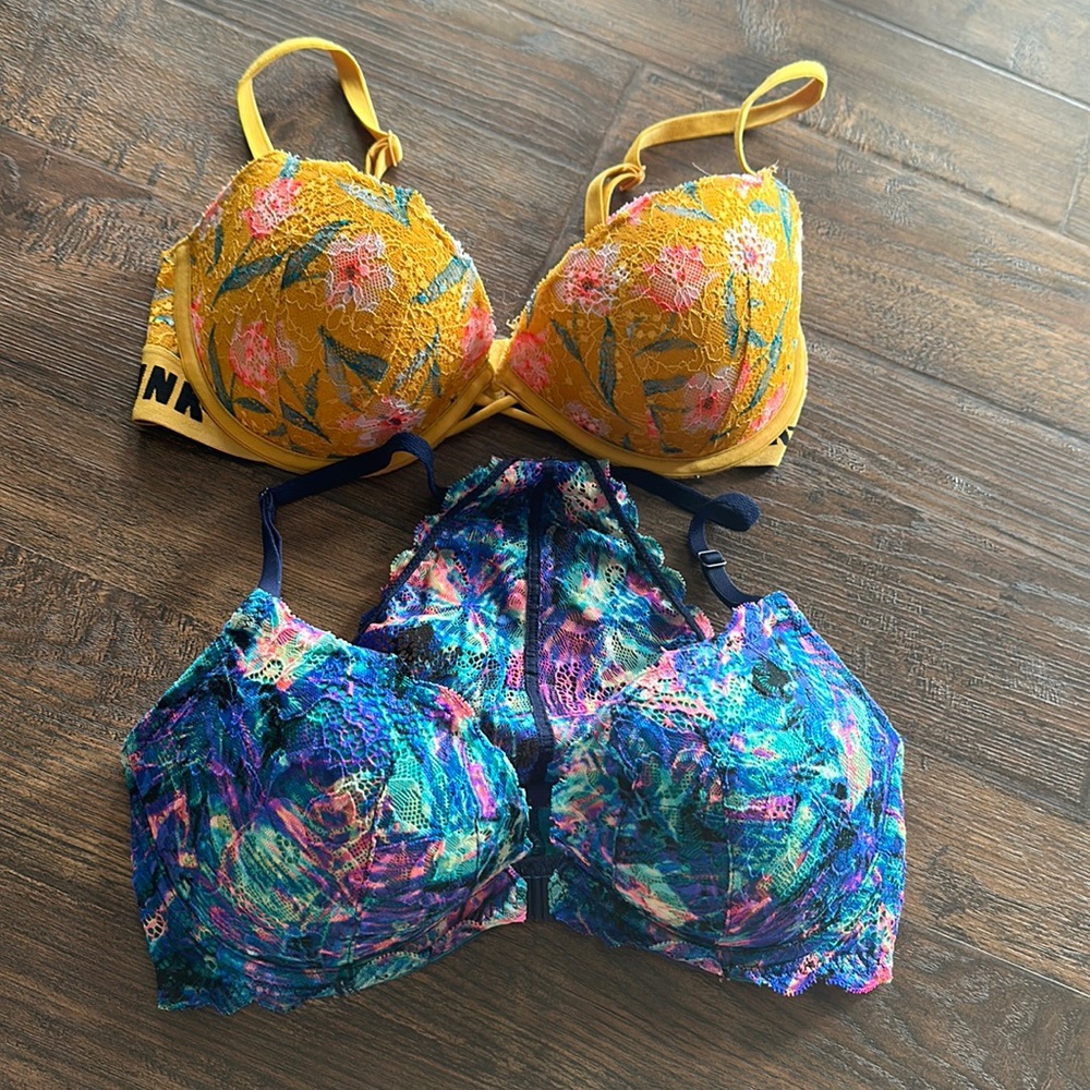 2 32DD Victoria’s Secret Bras